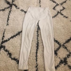 Lululemon White Align Leggings with pockets.